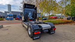 20251019-Tom-Holding-00569